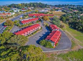 Village Family Motor Inn, spa hotel in Launceston