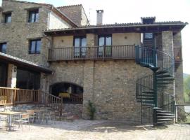 Hostal de la Rovira، بيت ضيافة في Oix