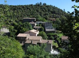La Caladette, hotel with parking in Les Plantiers