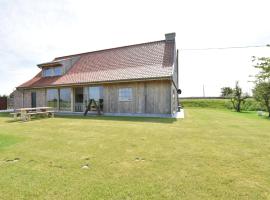 Beautiful Holiday Home with Terrace Garden: Diksmuide şehrinde bir tatil evi