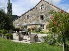 La Grange à Nicolas, hotel con estacionamiento en Baume-les-Messieurs