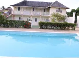 Country Manor Apartments