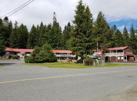 Pioneer Inn by the River: Port Hardy şehrinde bir otel