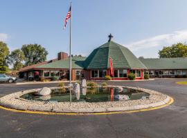 Round Barn Lodge, cheap hotel in Spring Green
