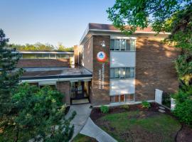 HI Edmonton - Hostel, hotel near Stollery Children's Hospital, Edmonton