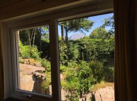 TOM BEAG - Ben Nevis view ROOMS, guest house di Fort William