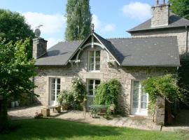 Val Rive - Le Pintadeau Cottage - Dinan, hotel with parking in Dinan