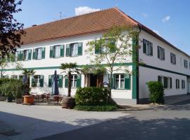 Gasthof zum Hirschen, מלון בBurgau