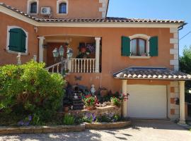 Casa das Oliveiras, hotel u gradu 'Flassans-sur-Issole'