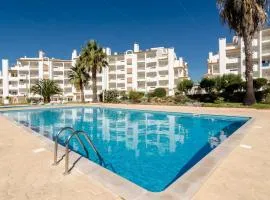 Albufeira Centrally Located Apartment with Pool View