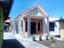 Cinnamon Guest House, homestay in Bajawa