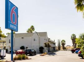 Motel 6-Bakersfield, CA - East, hotel di Bakersfield