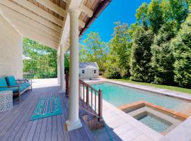 #OB Pool House, family hotel in Oak Bluffs