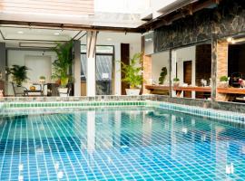 Billabong Hotel and Cafe, hotel in Ban Tai