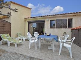 Cosy villa with private garden in Saint Cyprien, hotel in Latour-Bas-Elne