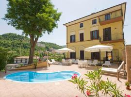 Zemu izmaksu kategorijas viesnīca Raffaello Residence pilsētā Sassoferrato