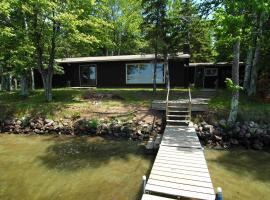 Ranch-Style Seidls Home, hôtel à Namekagon