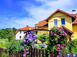 Jaskółka - pokoje i apartament przy plaży, hotel in Olsztyn