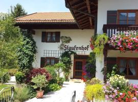 Pension Staufenhof, בית הארחה באינזל