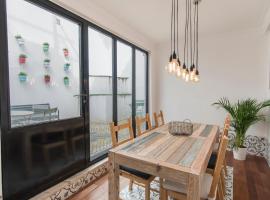 Bica Patio 3BDR Duplex by LovelyStay