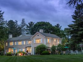 Devonfield Inn, hotel near Norman Rockwell Museum, Lee