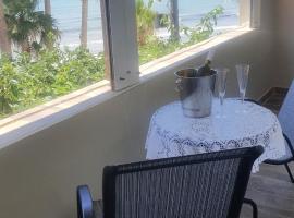 Philoxenia House! Maisonette in front of the sea!, vacation home in Arkoudi