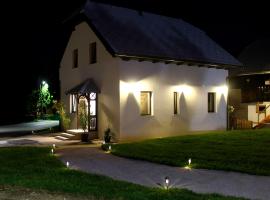 The Jungle Apartments and Rooms (Vila Džungla), guest house in Bled
