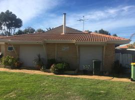 Relaxed Ocean View, hotel in Mandurah