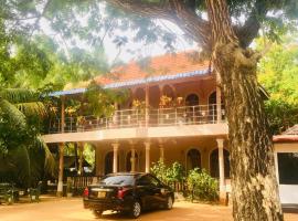 New Land Guest House, familiehotel i Pasikuda