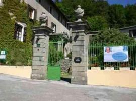 Hôtel Les Pailhès, hotel v destinácii Pradelles-Cabardès