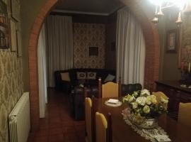 Spazioso appartamento indipendente, holiday home in Apecchio