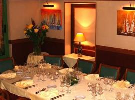 Auberge de la Vallée Verte, hotel v destinaci Vernouillet