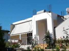 Toris House, &xi;&epsilon;&nu;&omicron;&delta;&omicron;&chi;&epsilon;ί&omicron; &sigma;&epsilon; &Epsilon;&xi;&alpha;&mu;ί&lambda;&iota;