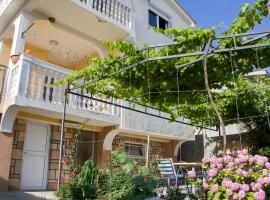 Apartments Lux seaview, ξενοδοχείο στο Bar