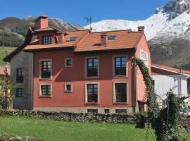 Hotel Los Ángeles, hotel di Arenas de Cabrales