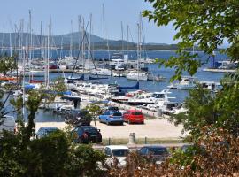 Luka Apartments, hotel in Biograd na Moru