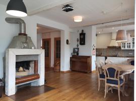 9 min from Palanga! luxury house on the river and sauna, Hotel in Kretinga