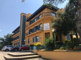 Hotel Esteba – hotel w mieście Caldes de Malavella