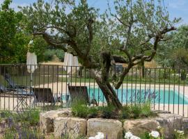 Domaine du Mas Foucray, serviced apartment in Les Baux-de-Provence