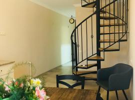 A cozy house for guests, hotel con parcheggio a Kobuleti