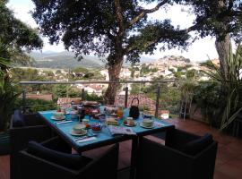 Au Jardin Des Couleurs, bed & breakfast i Pierrefeu-du-Var