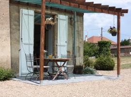 Gîte Donjon, Hotel in Fours