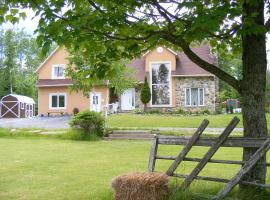 Gite L'Antre d'Eux, hôtel pour les familles à Sherbrooke