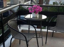 Apartment by the Beach, hotel din Néoi Epivátai
