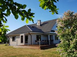 Sinilille 7 Holiday Home, hotel with parking in Kuressaare