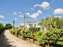 La piccola fattoria, hotel con jacuzzi en Formello