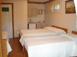 오쿠닌카에 위치한 호텔 Willa Sara II