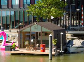 Wikkelboats at Wijnhaven, hotel cerca de Complejo Empresarial y Comercial Markthal Rotterdam, Róterdam