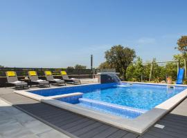Villa with swimming pool outdoor kitchen sauna jacuzzi play area and sea view – hotel w mieście Viskovići