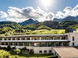 Hotel Hasslhof, hótel í Caldaro